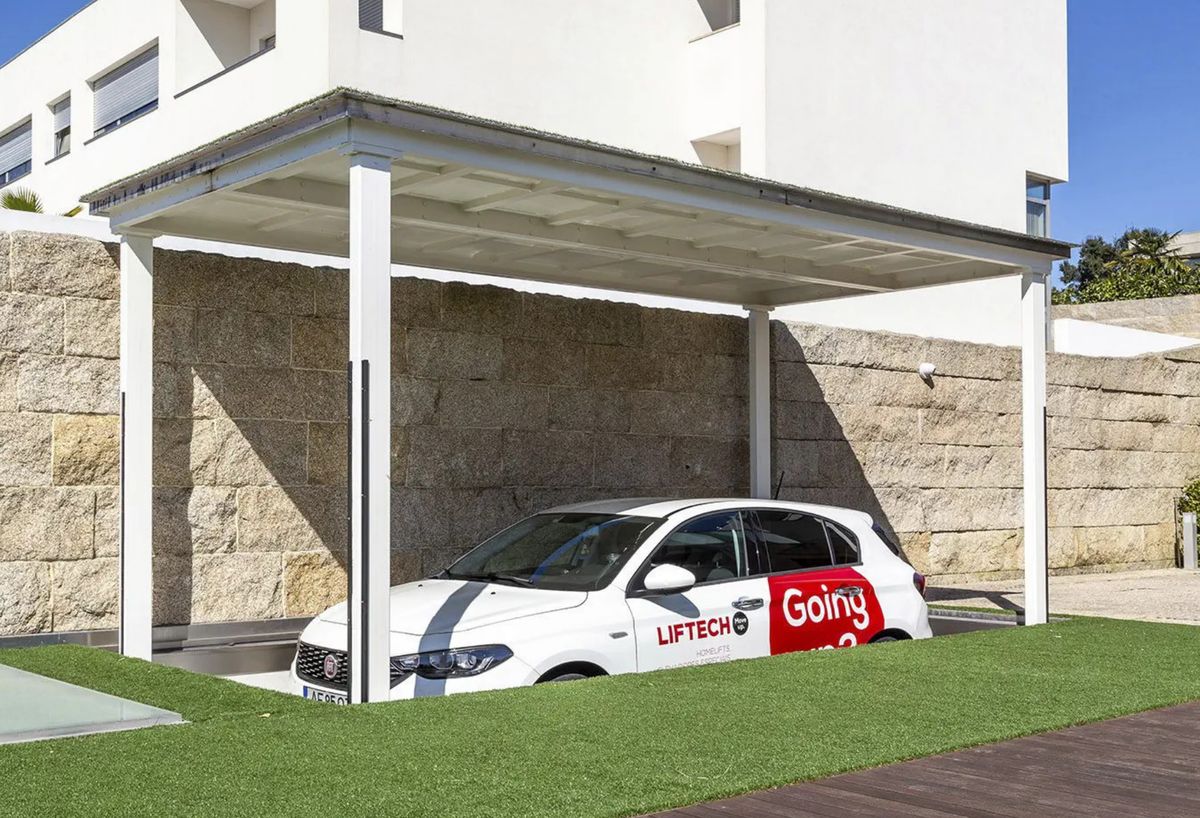 Garden-platform car-stacker from a second supplier